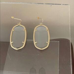 Kendra Scott Elegant Gold and Gray Earrings